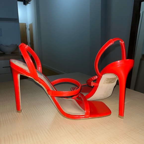 Steve Madden Grade Red Strappy Pumps - Picture 5 of 6